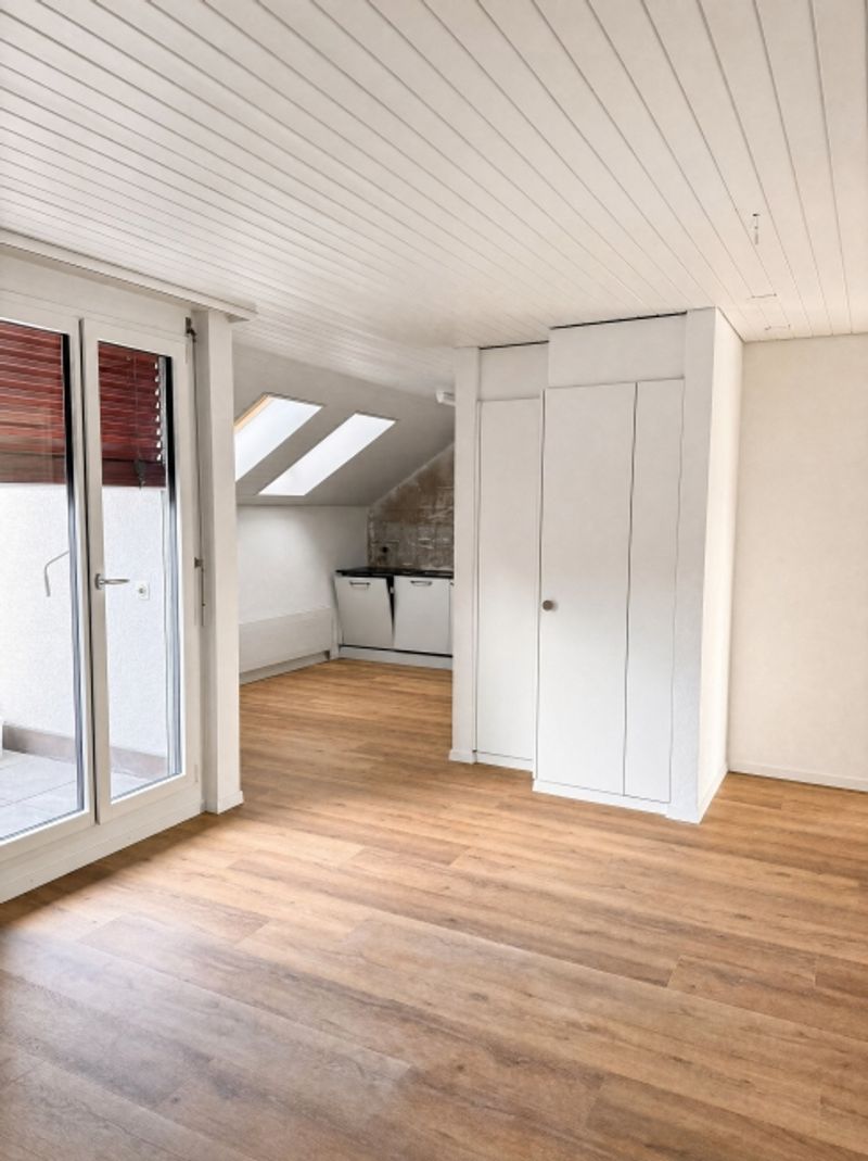 Sanierte 2.5-Zimmer-Dachwohnung mit Terrasse - Erstbezug - 4