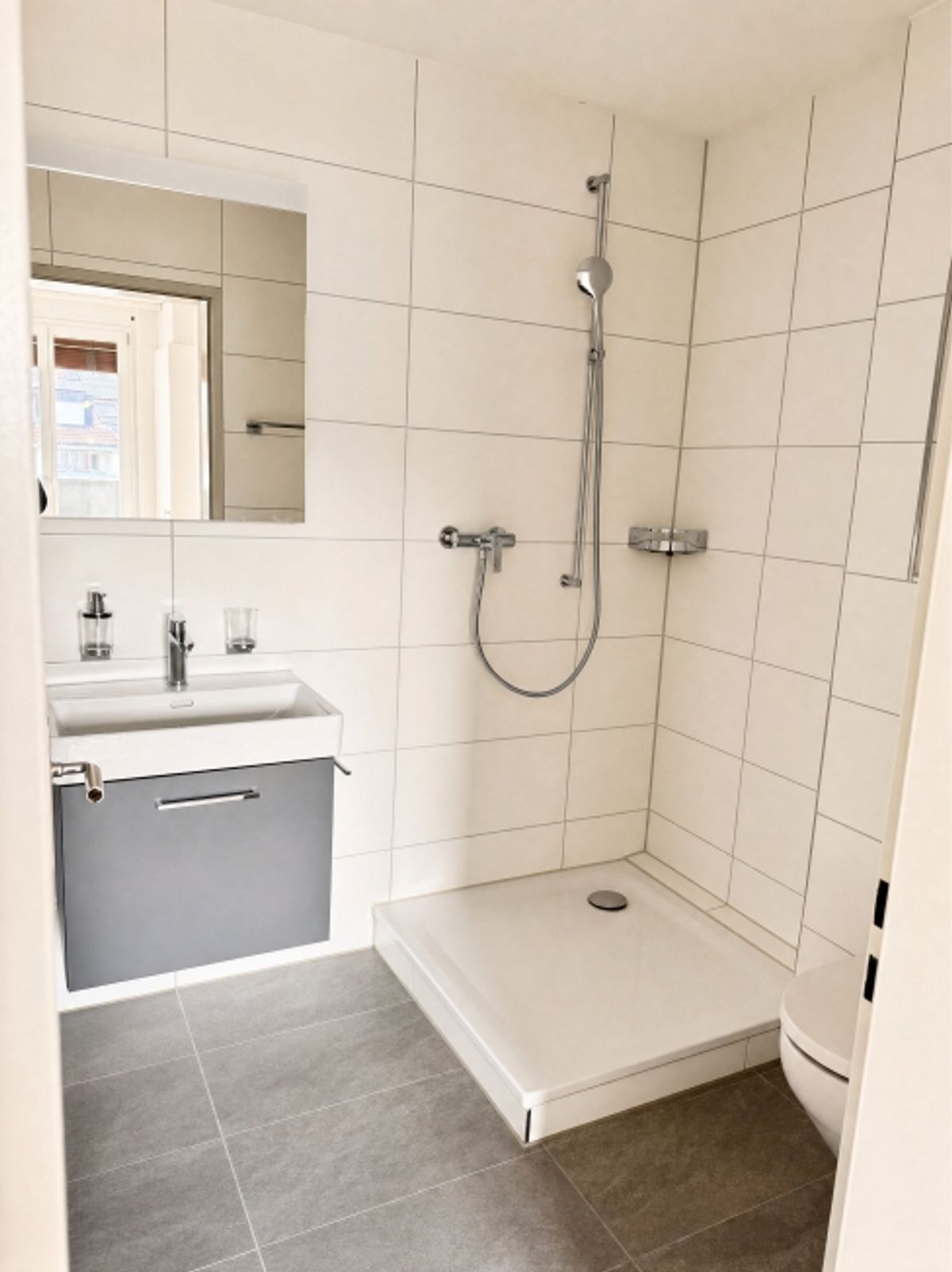 Sanierte 2.5-Zimmer-Dachwohnung mit Terrasse - Erstbezug - 7
