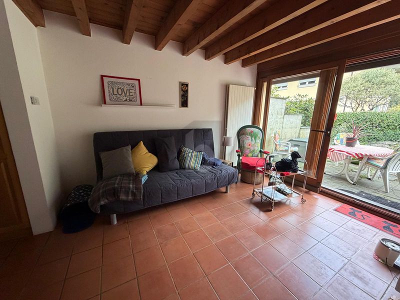 SU DUE PIANI CON CORTILE ANCHE SECONDARIA - 3