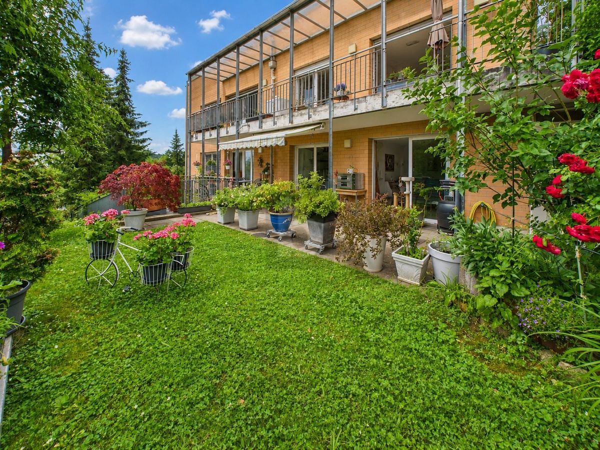 WOHNTRAUM AUF ZWEI EBENEN MIT GARTEN UND BALKON - 0