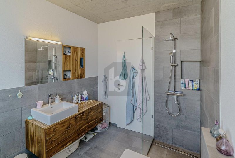 MODERN MIT BALKON UND LOGGIA - 4