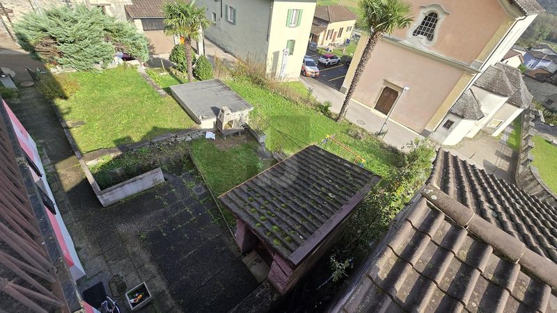 SPAZIOSA E SOLEGGIATA CON AMPIO GIARDINO - 3
