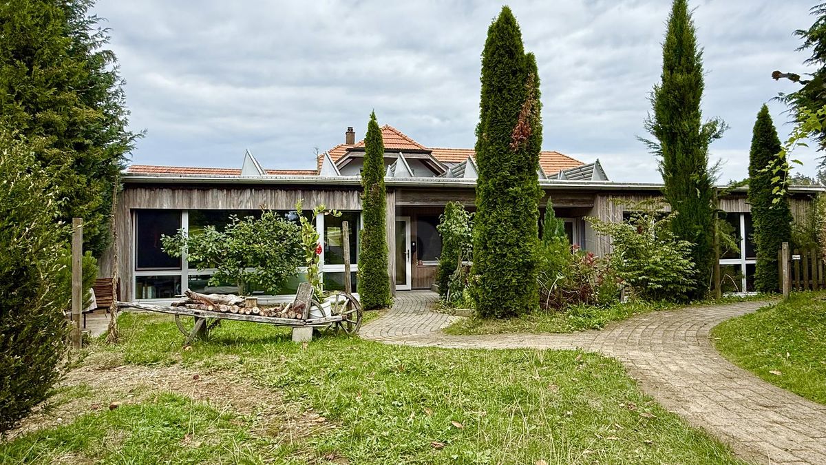 WOHNEN WIE IM EIGENEN HAUS - MIT VIEL LICHT & GARTEN - 0
