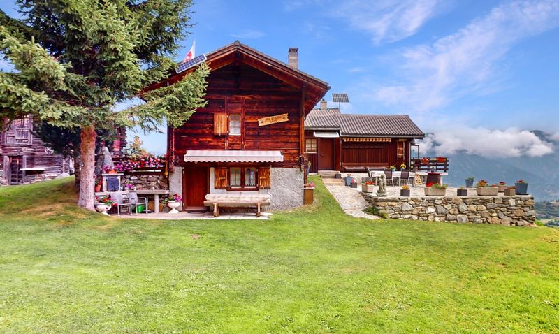 Traumhaftes Chalet in Unterbäch mit viel Land und Sonne - 2
