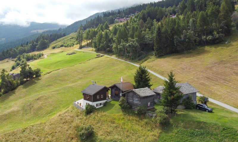 Traumhaftes Chalet in Unterbäch mit viel Land und Sonne - 3
