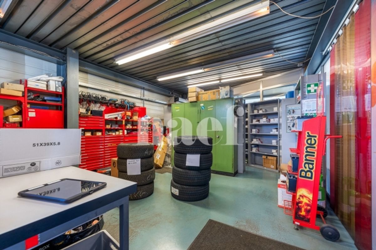 Garage mit Empfang, Werkstatt und Lagerräumen zum Verkauf in Givisiez - 4