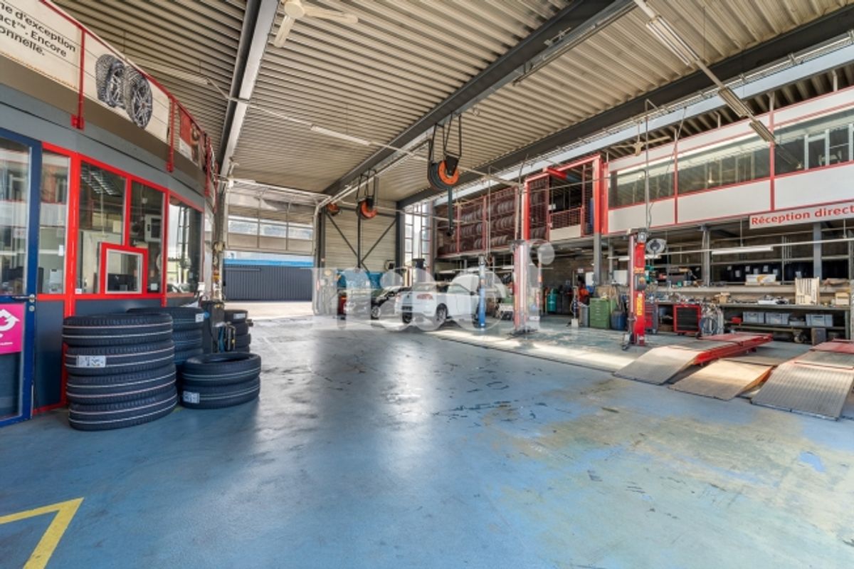 Garage mit Empfang, Werkstatt und Lagerräumen zum Verkauf in Givisiez - 6