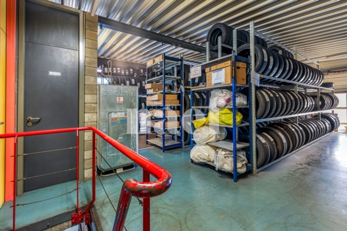 Garage mit Empfang, Werkstatt und Lagerräumen zum Verkauf in Givisiez - 8
