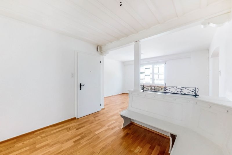 Grosszügige Wohnung an beliebter Lage - 2