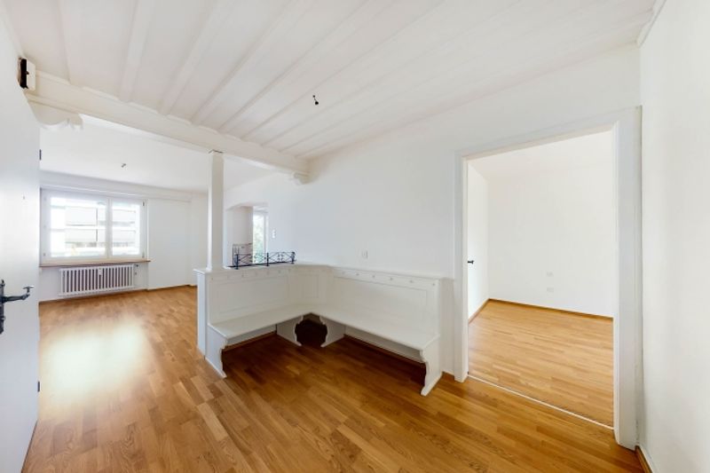 Grosszügige Wohnung an beliebter Lage - 4