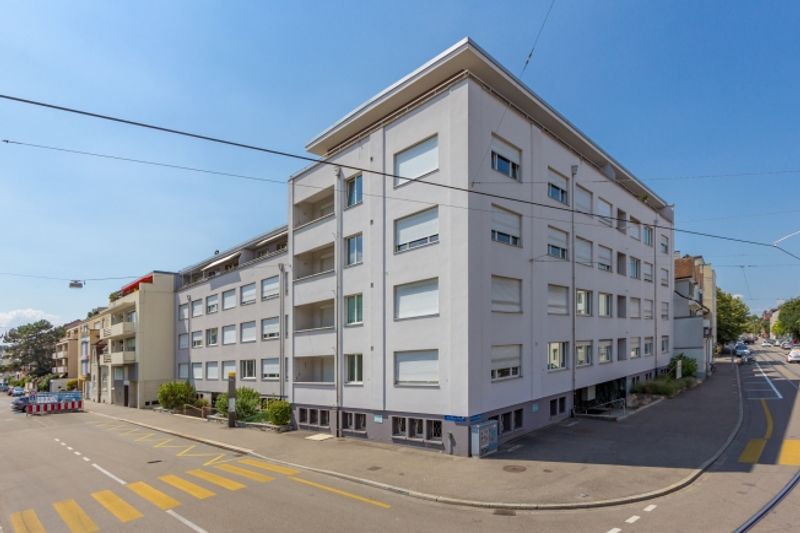 Am neu gestalteten Karl Barth-Platz - 1