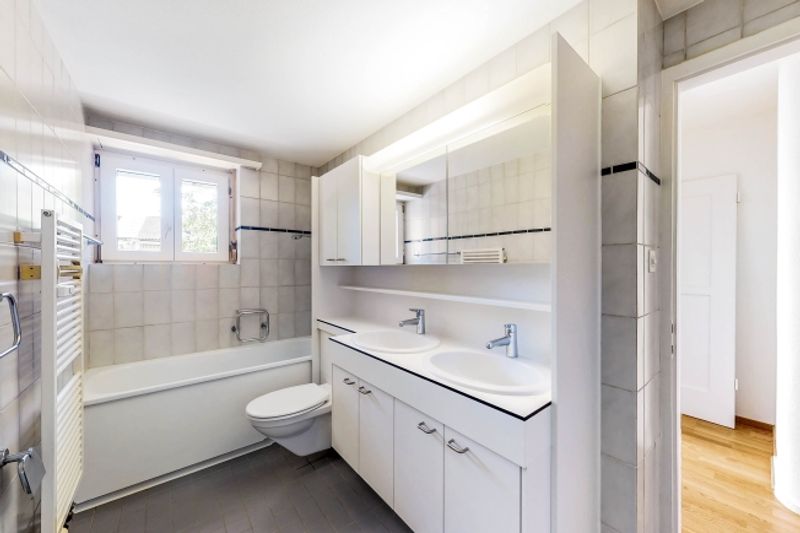 Grosszügige Wohnung an beliebter Lage - 12