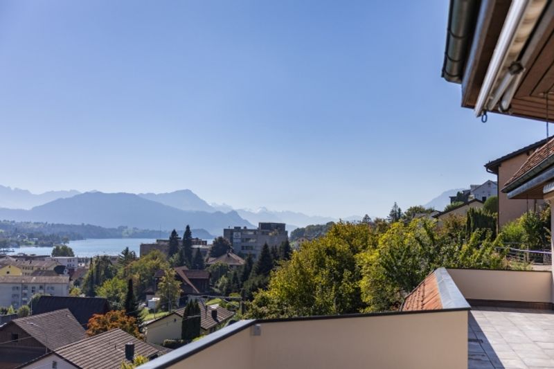 Exklusives Wohnen mit unverbaubarer Berg- und Seesicht - 3