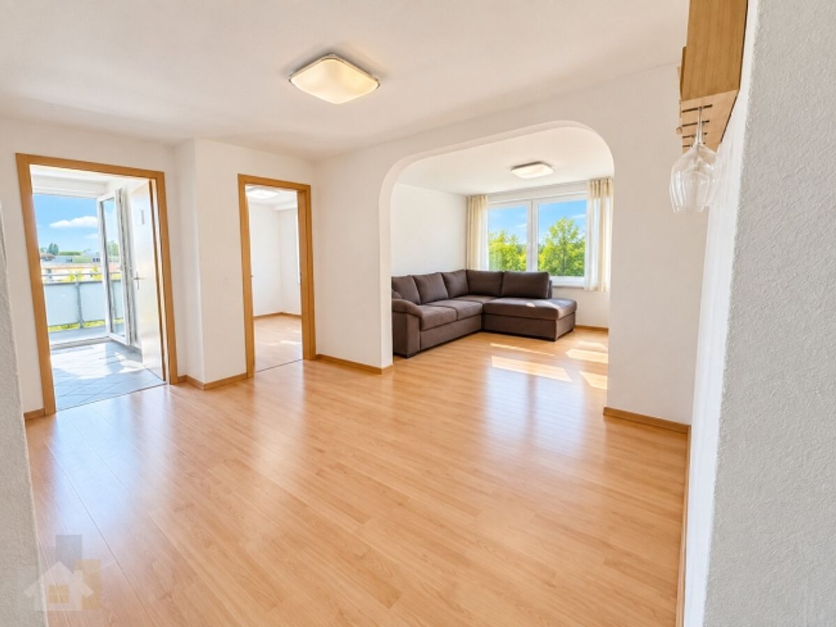 Preiswerte 4-Zimmerwohnung auf 90 m2 mit Balkon - 0