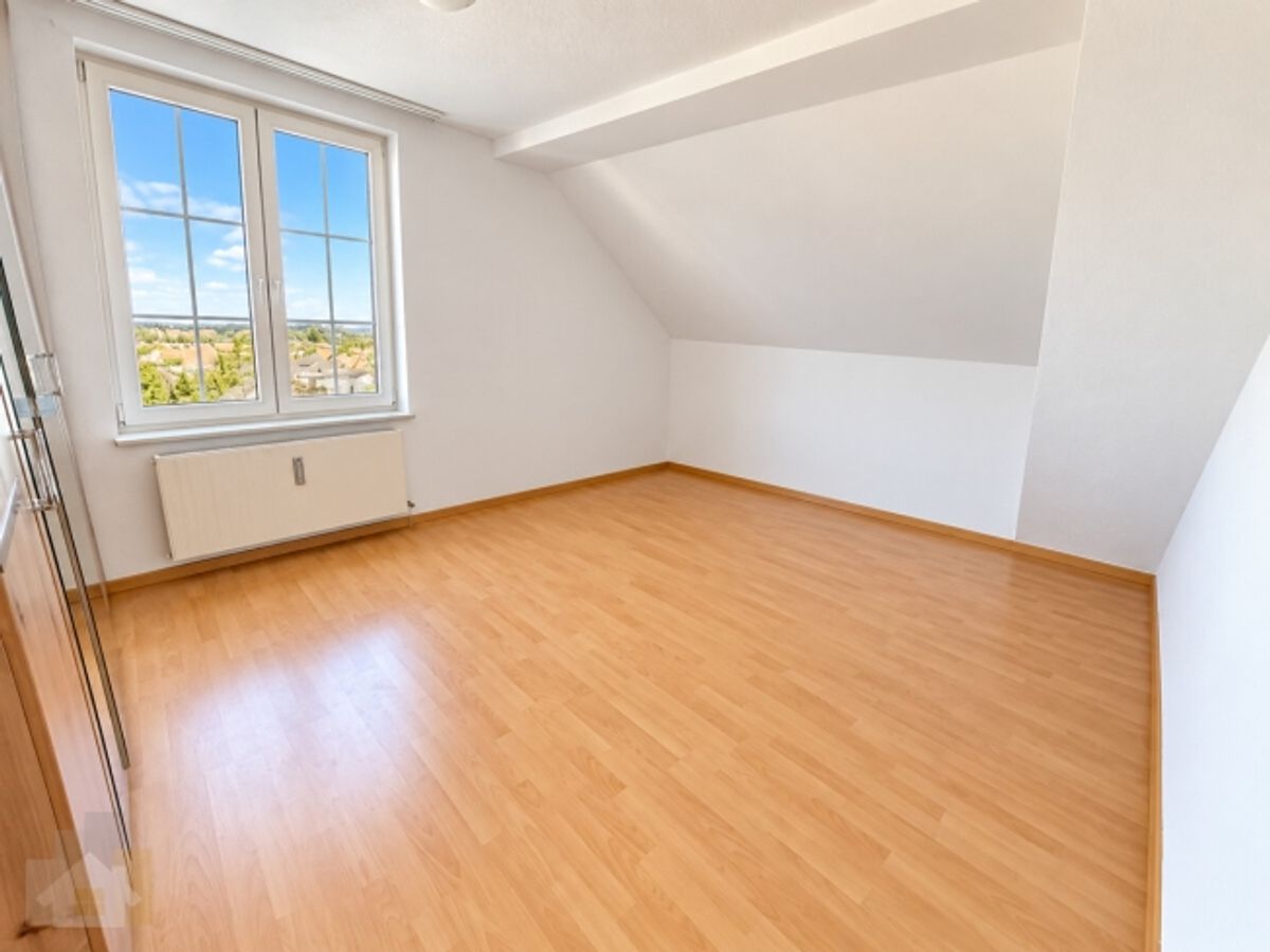 Preiswerte 4-Zimmerwohnung auf 90 m2 mit Balkon - 2
