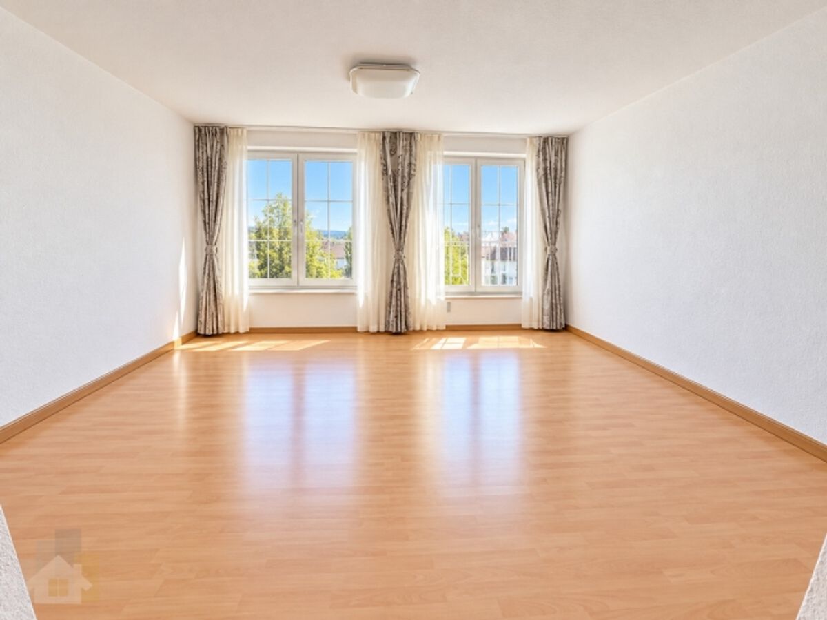 Preiswerte 4-Zimmerwohnung auf 90 m2 mit Balkon - 3