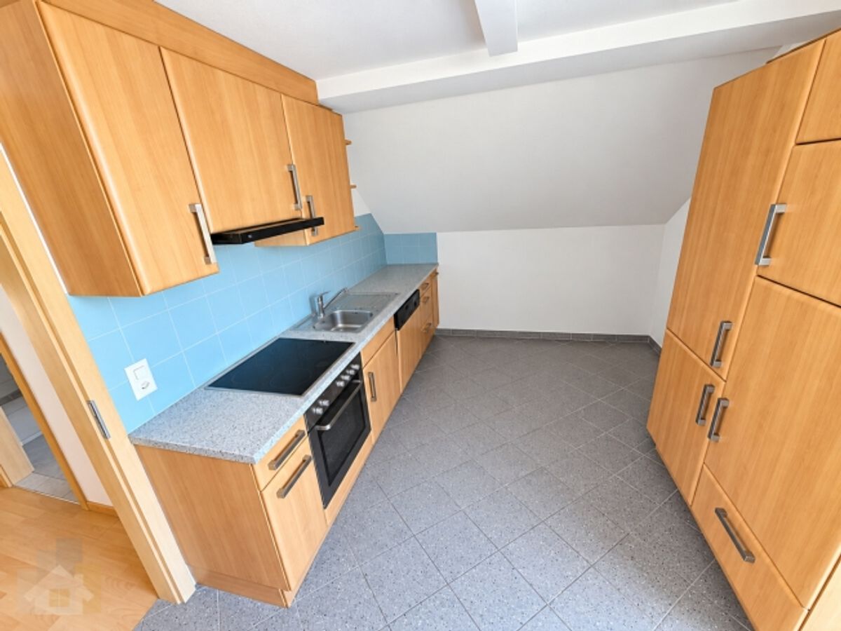 Preiswerte 4-Zimmerwohnung auf 90 m2 mit Balkon - 4
