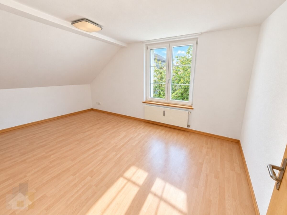 Preiswerte 4-Zimmerwohnung auf 90 m2 mit Balkon - 6