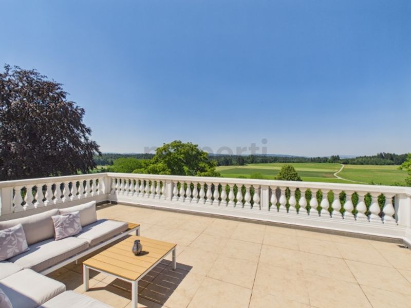 Exklusive Villa mit grandiosem Pool und unverbaubarem Panoramablick - 11