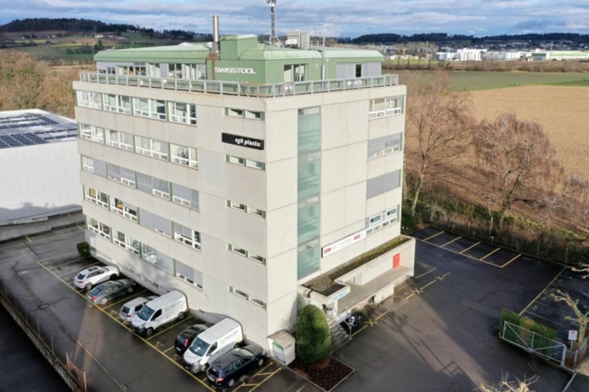 Stolze Gewerbeliegenschaft in Dällikon - 0