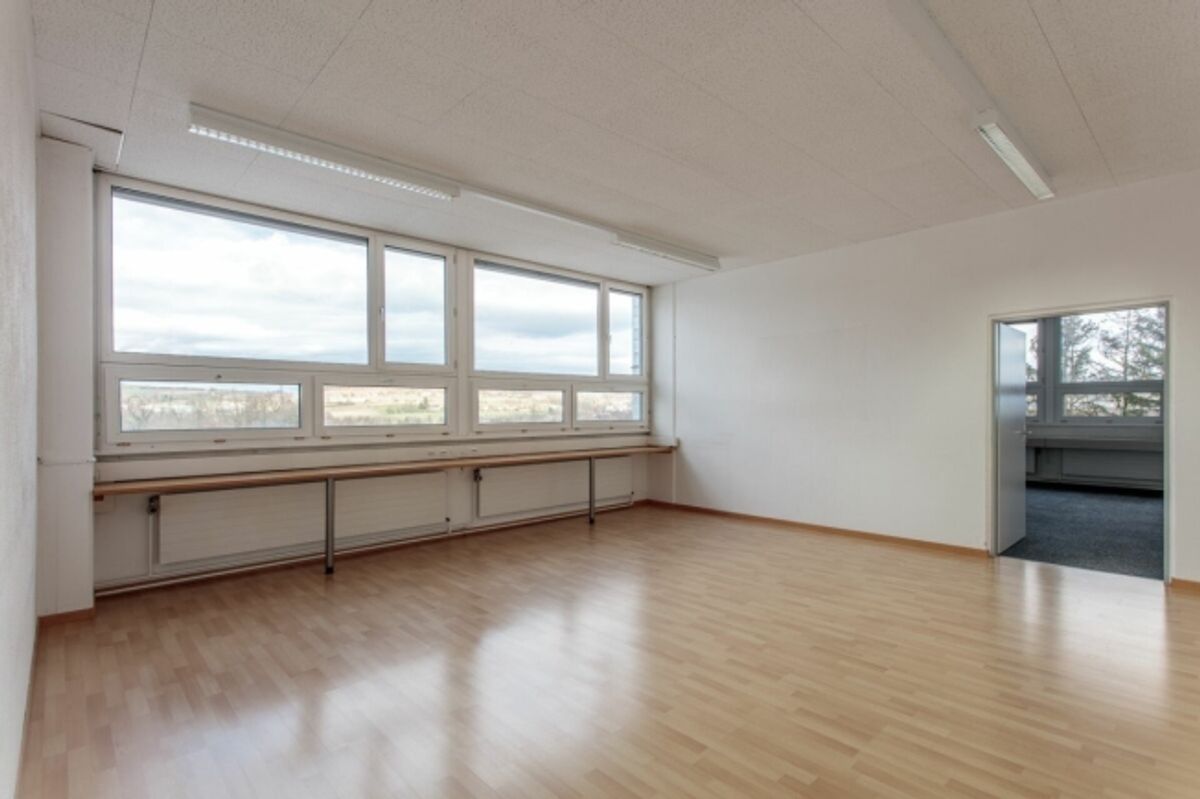 Stolze Gewerbeliegenschaft in Dällikon - 3