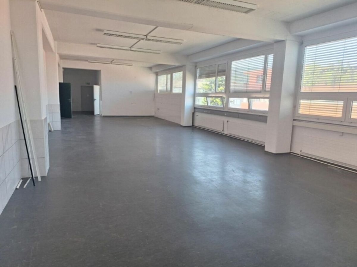 Stolze Gewerbeliegenschaft in Dällikon - 7