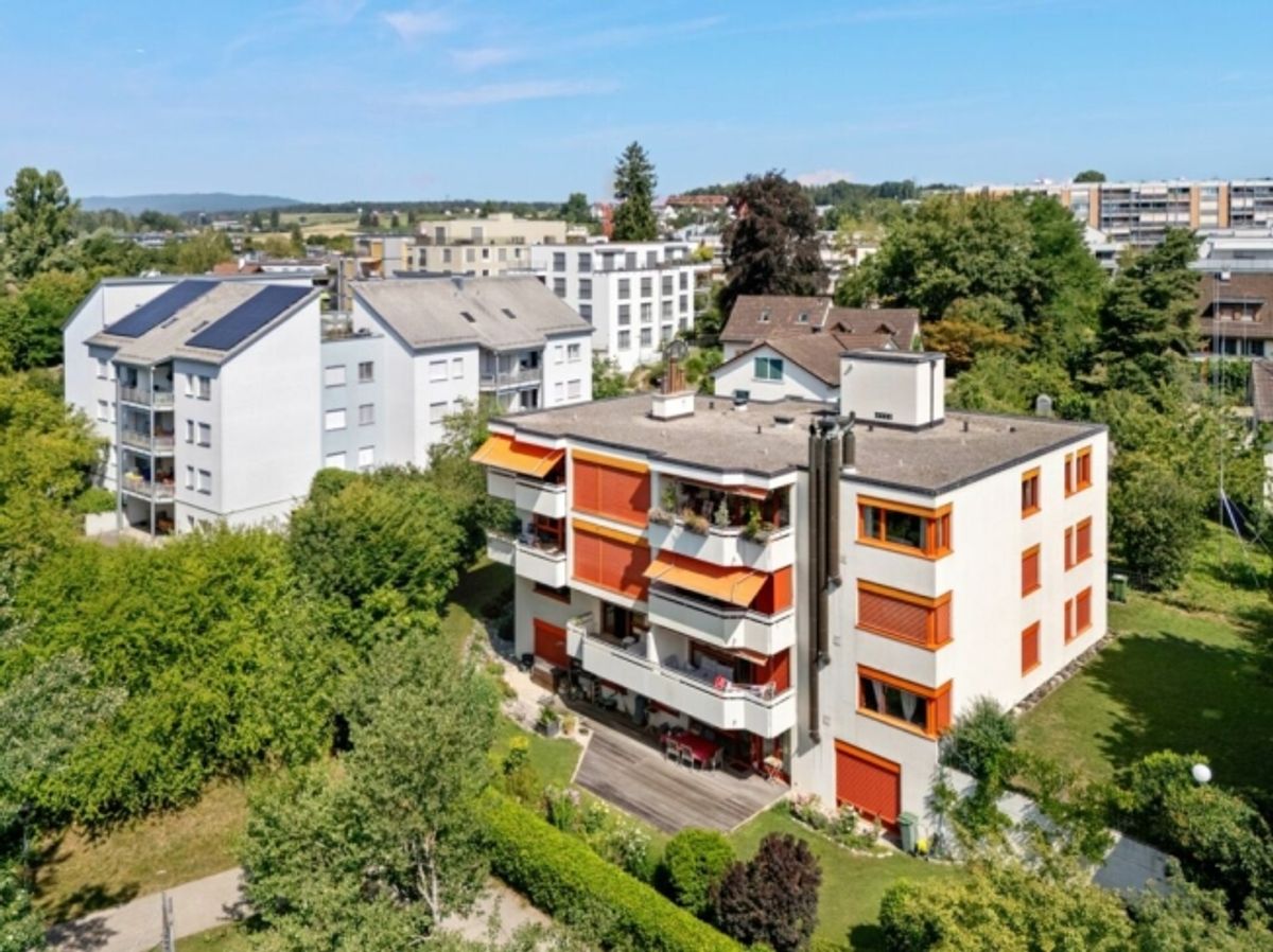 3.5-Zimmer-Topgeschosswohnung mit Cheminée und Parkplatz - 0