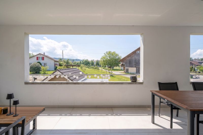 Comfortable living in an idyllic setting - 6