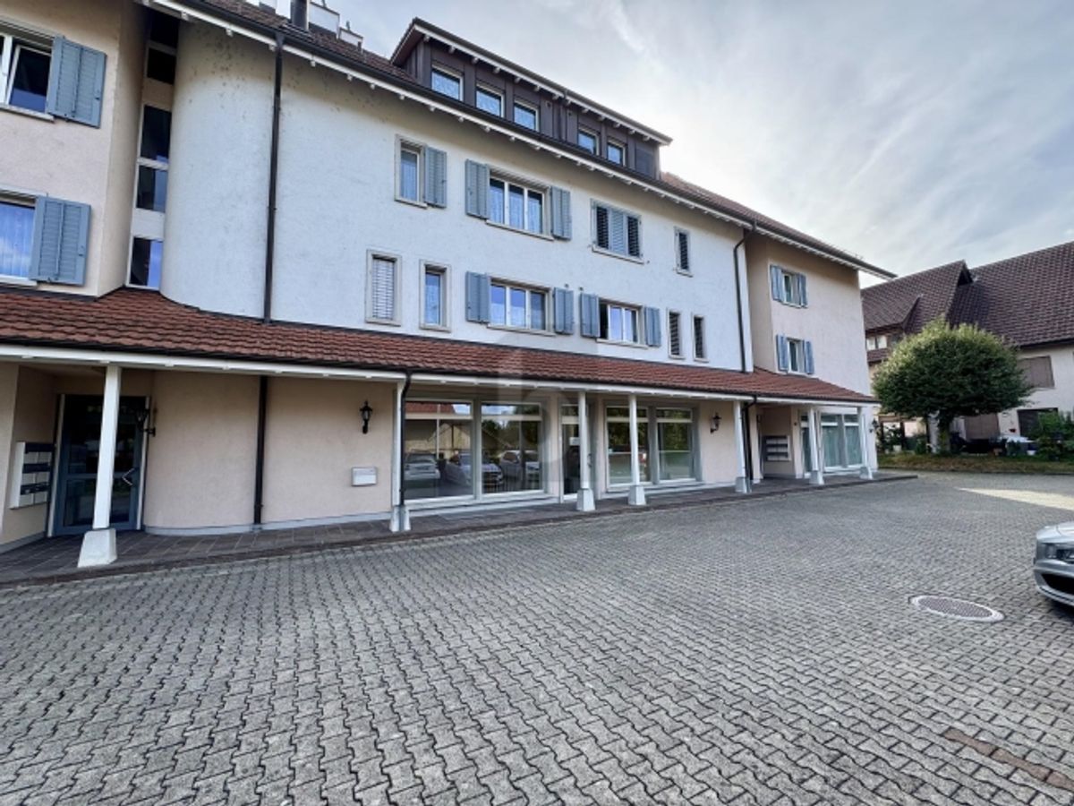 SICHTBAR, ZENTRAL, MIT PARKPLÄTZEN INKLUSIVE - 0