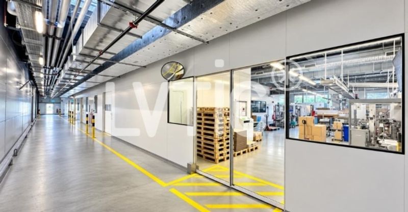 Halle industrielle de 2050 m2 à louer à Châtel-St-Denis - 4