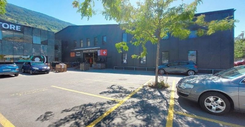 Sion, à louer un local de 297.60 m2 au rez étage dans un bâtiment industriel entièrement rénové. - 4
