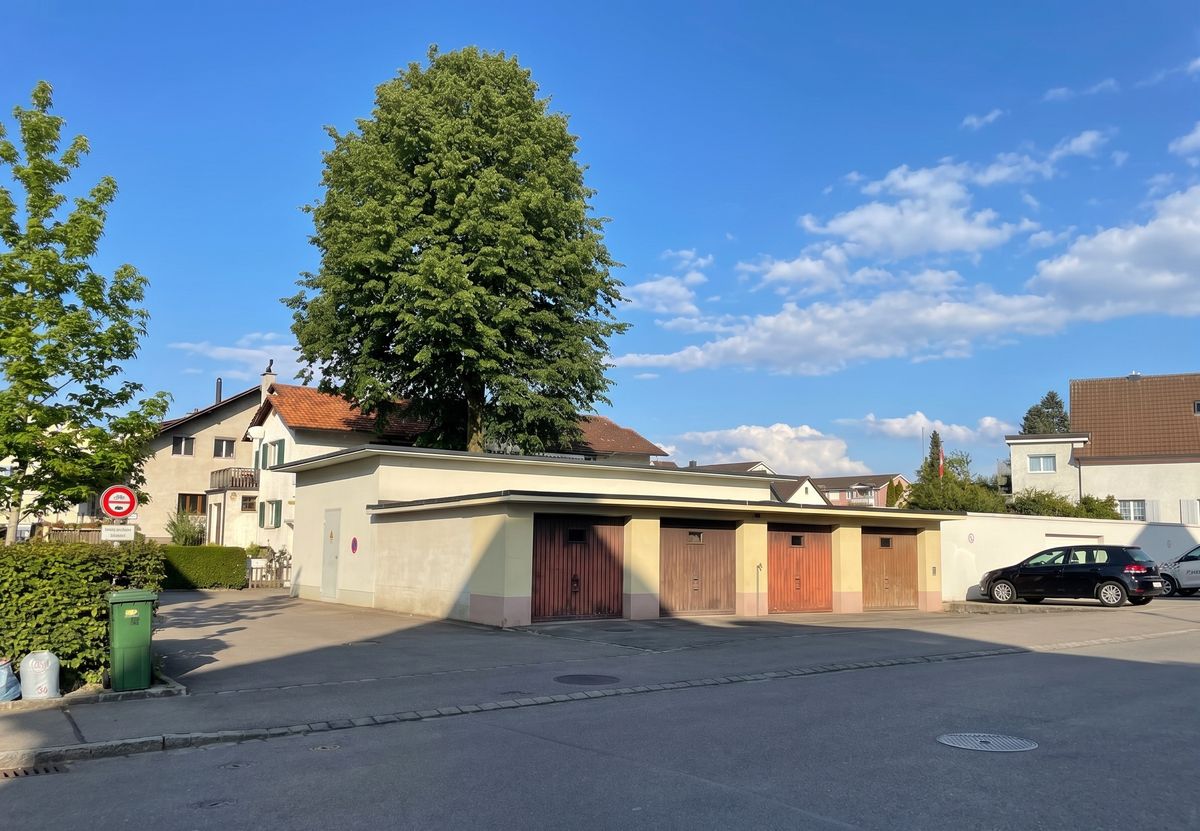 Sunny plot with potential in Rüti - 1