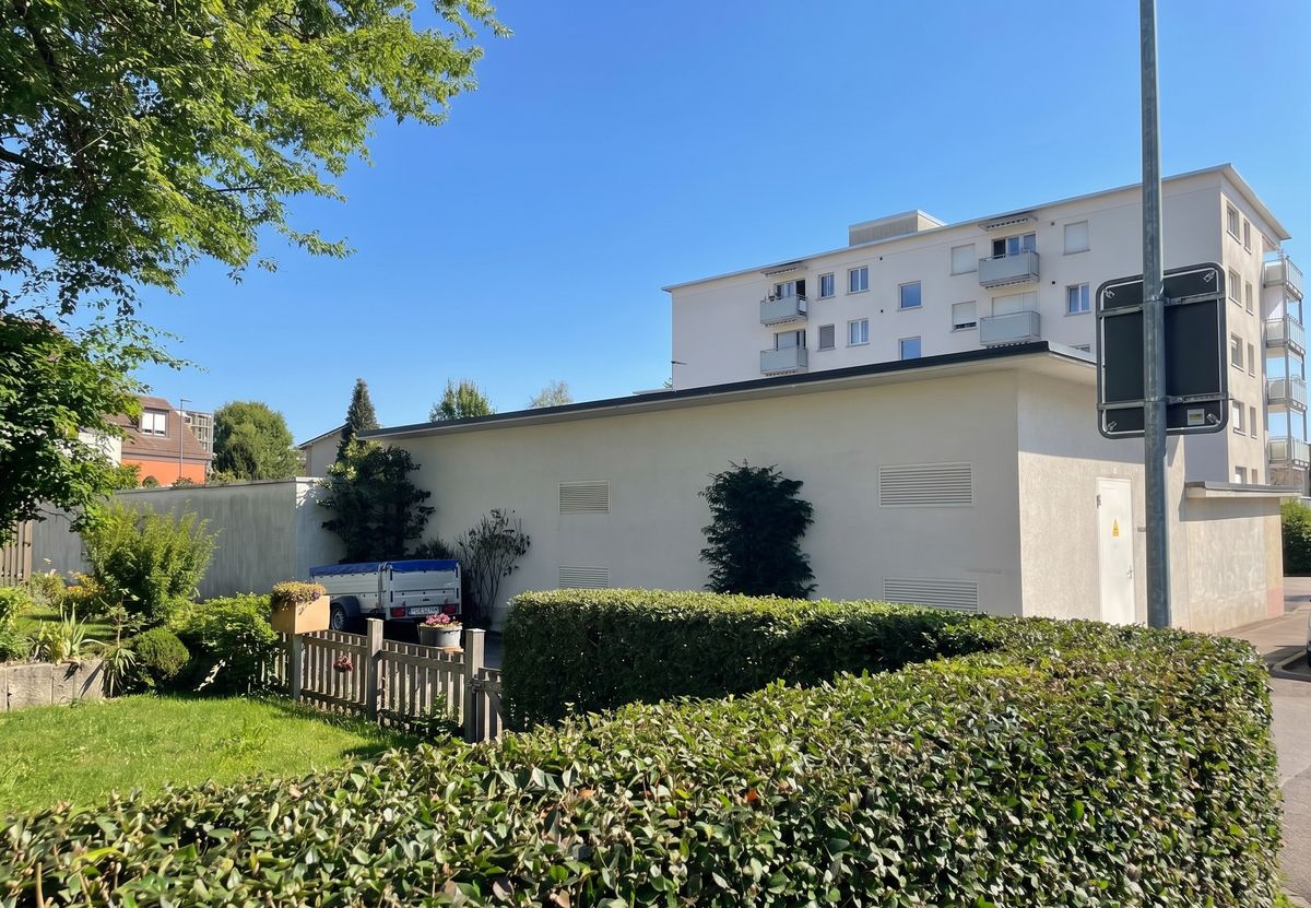Sunny plot with potential in Rüti - 2