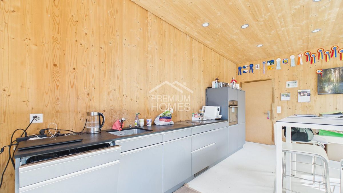 Professionelle Reitanlage mit 24 Boxen, Reithalle und Wohnhaus! - 8