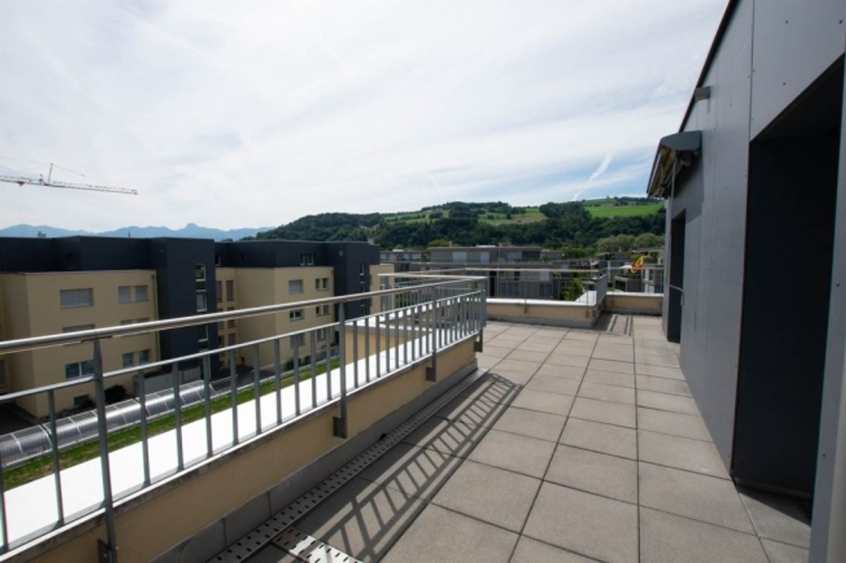 Grandiose Attika-Wohnung mit Sicht auf die Berge - 9