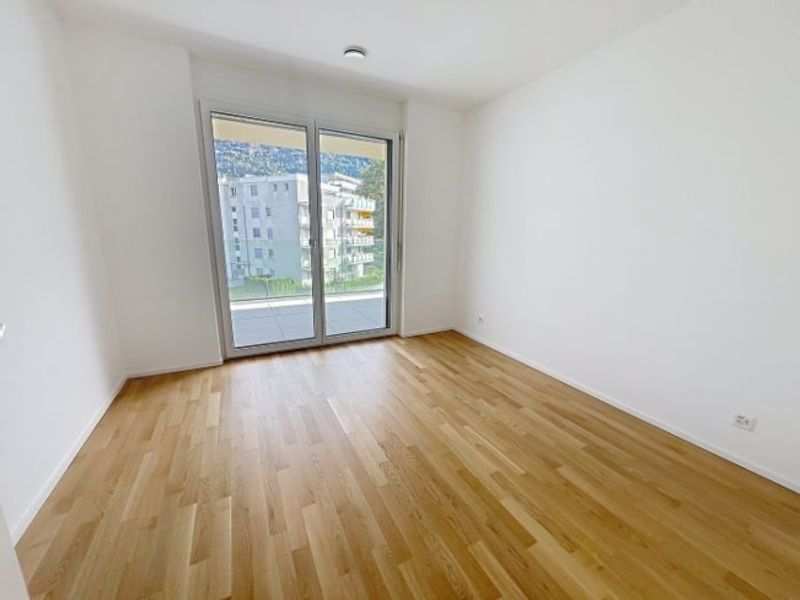 Sehr schöne 4,5-Zimmer-Wohnung im 2. Stock mit großem Balkon (J-203) - 4