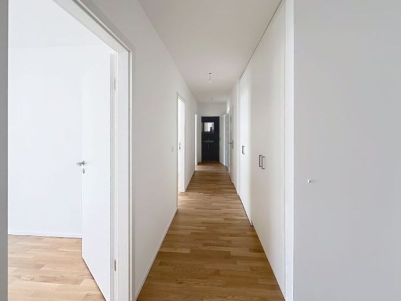 Sehr schöne 4,5-Zimmer-Wohnung im 2. Stock mit großem Balkon (J-203) - 6