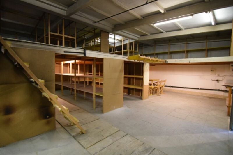 Lagerhalle im Zentrum von Neuhausen - 3