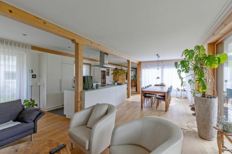 Zu verkaufen grosszügiges Terrassenhaus, 4.5 Zimmer, Länge 35 Meter. Am Bleicheliweg 2, 9055 Bühler bei Teufen, mit Weitsicht auf Wiese und Wald. Nur 2 Gehminuten bis Bahnhof ! - 6