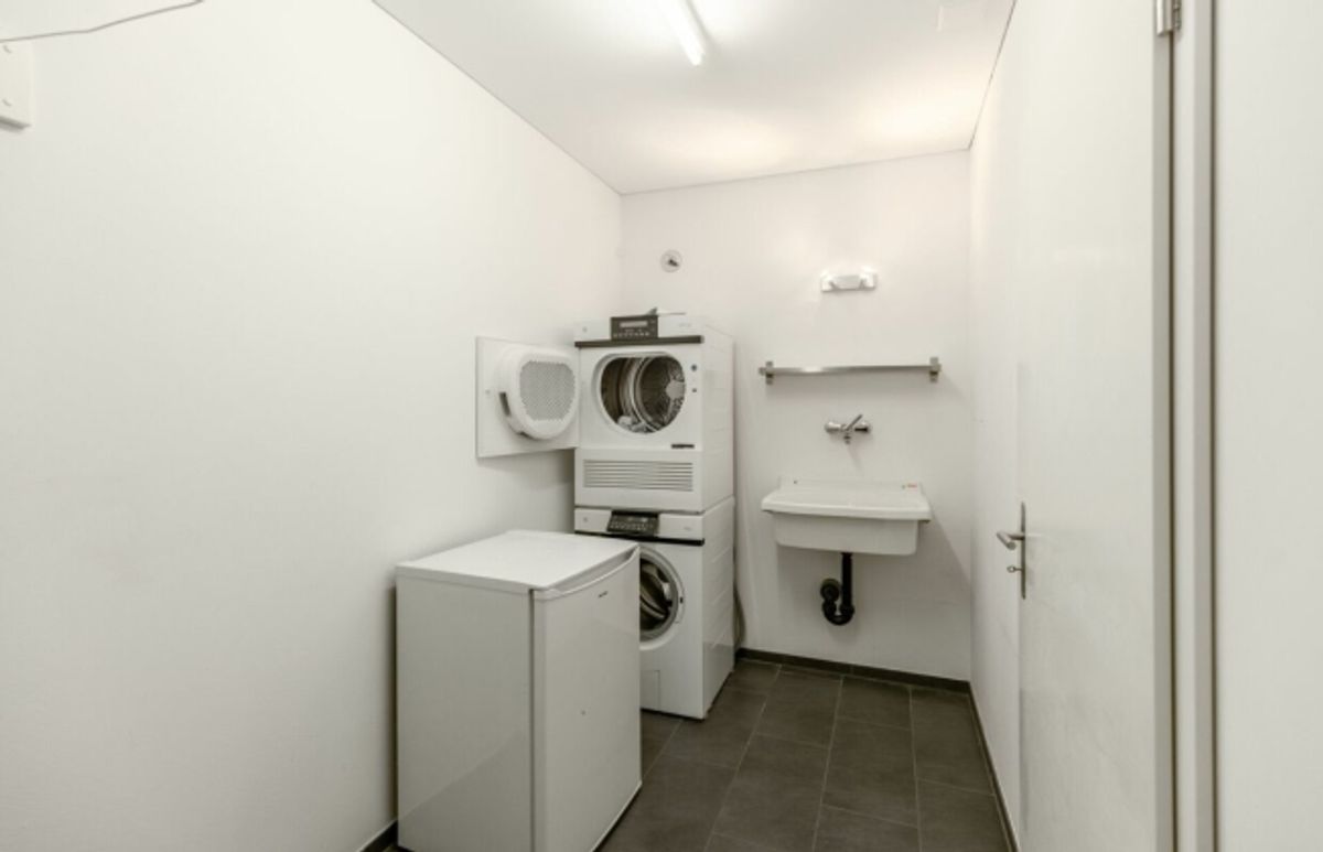 Zu verkaufen grosszügiges Terrassenhaus, 4.5 Zimmer, Länge 35 Meter. Am Bleicheliweg 2, 9055 Bühler bei Teufen, mit Weitsicht auf Wiese und Wald. Nur 2 Gehminuten bis Bahnhof ! - 11