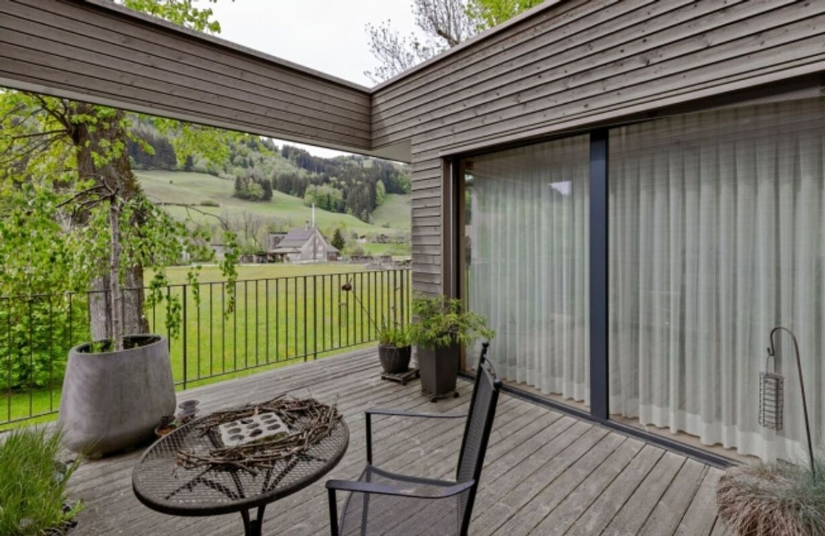 Zu verkaufen grosszügiges Terrassenhaus, 4.5 Zimmer, Länge 35 Meter. Am Bleicheliweg 2, 9055 Bühler bei Teufen, mit Weitsicht auf Wiese und Wald. Nur 2 Gehminuten bis Bahnhof ! - 13