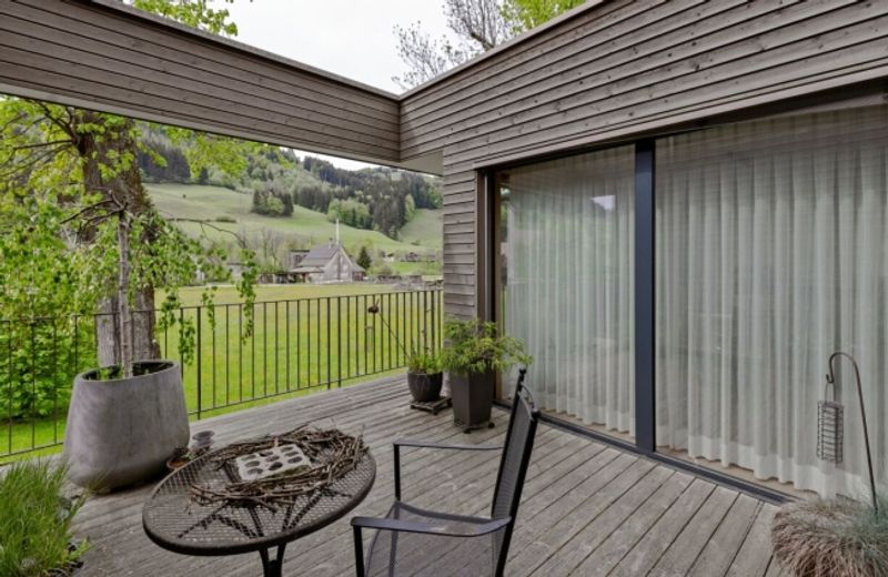Zu verkaufen grosszügiges Terrassenhaus, 4.5 Zimmer, Länge 35 Meter. Am Bleicheliweg 2, 9055 Bühler bei Teufen, mit Weitsicht auf Wiese und Wald. Nur 2 Gehminuten bis Bahnhof ! - 14