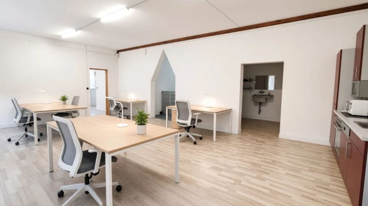 Helle Bürofläche mit 100 m² Nutzfläche in Ried (Muotathal) - 1