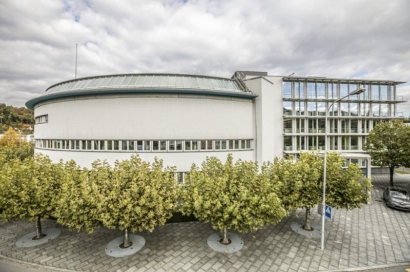 Grosser Lagerraum in Adliswil zu vermieten - 1