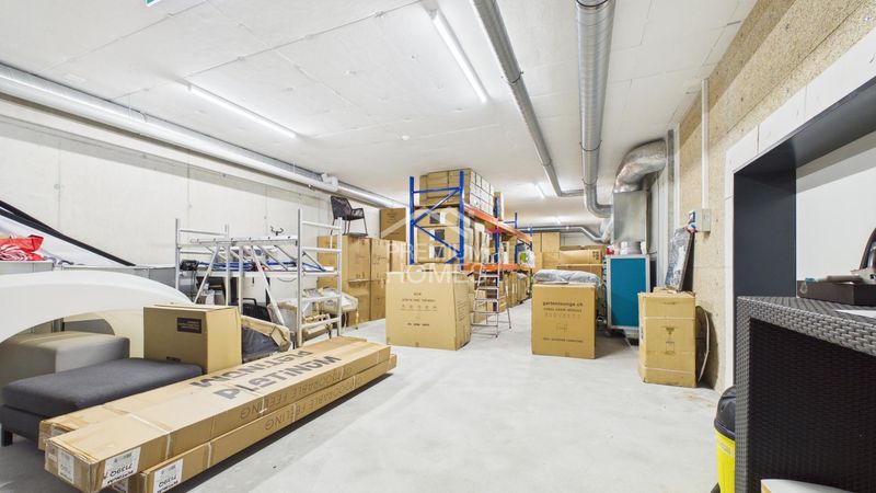 Viel Raum für Ihre Geschäftsidee - Büro, Showroom &amp; Lager - 11