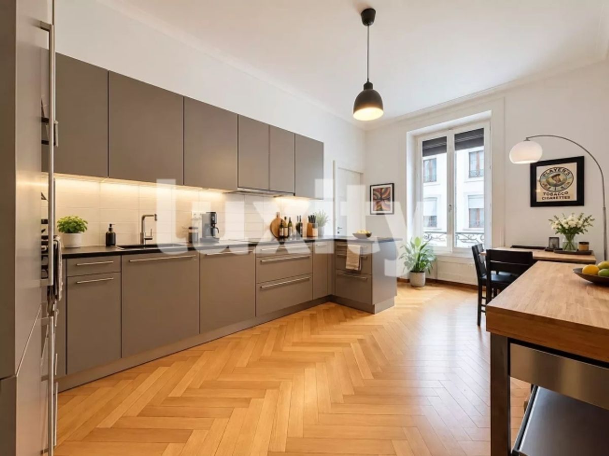 Elegante haussmannsche Wohnung in der Nähe der Altstadt - 2