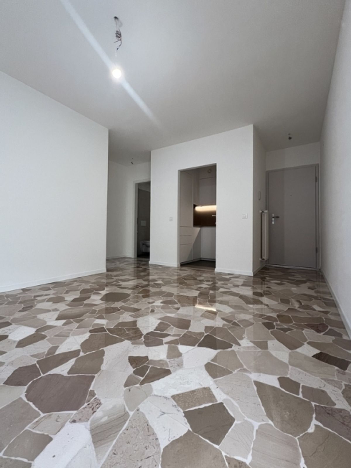 2,5-ZIMMER-APARTMENTS KOMPLETT RENOVIERT - 0