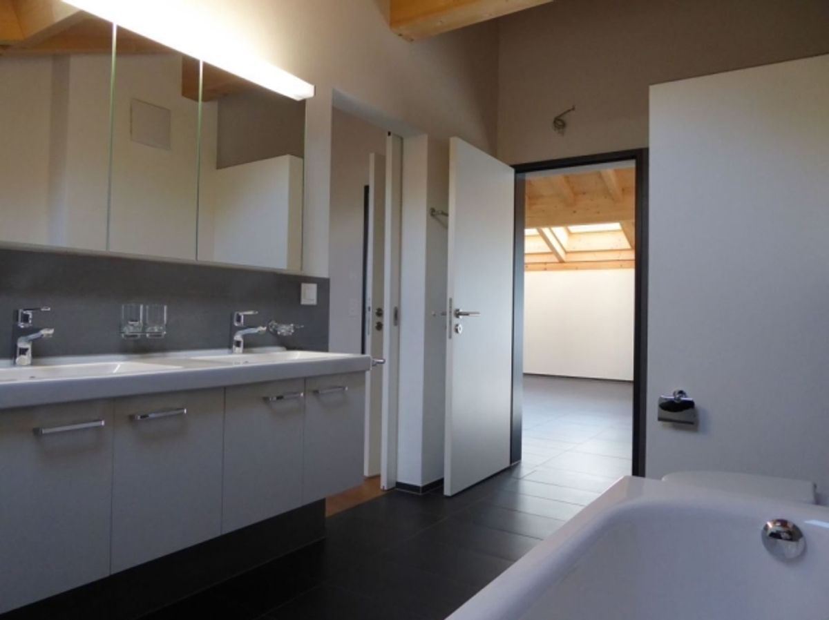 moderne 4 1/2-Zimmer-Dachwohnung mit Holzofen und Balkon - 6