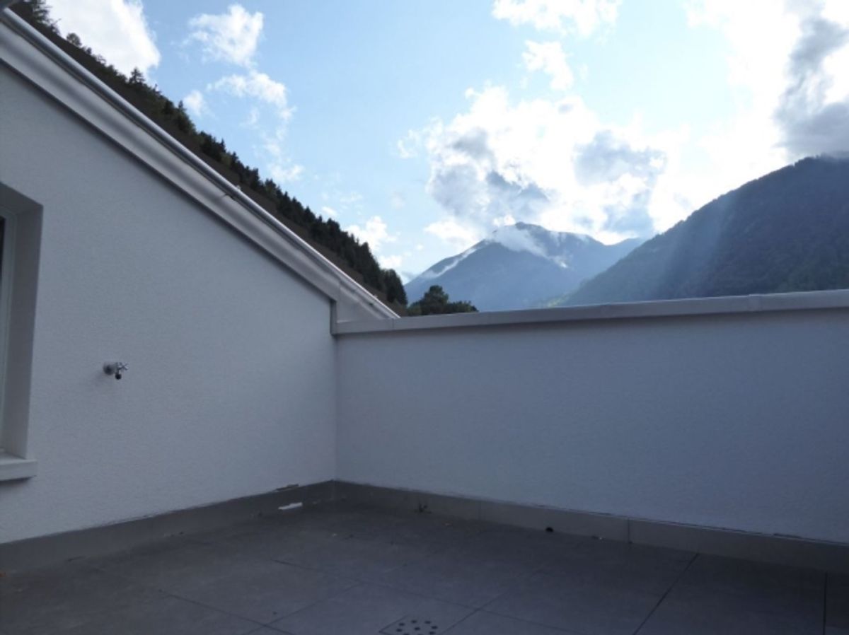 moderne 4 1/2-Zimmer-Dachwohnung mit Holzofen und Balkon - 8