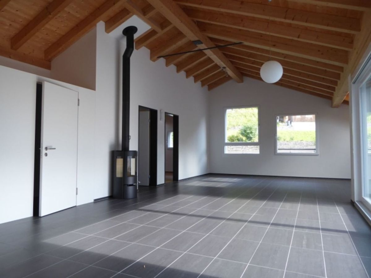 moderne 4 1/2-Zimmer-Dachwohnung mit Holzofen und Balkon - 2